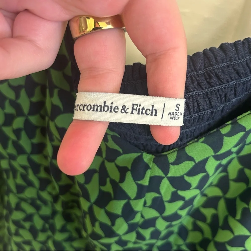 Abercrombie & Fitch Sweethearts Puff Sleeve Cropped Blouse Green Print Small